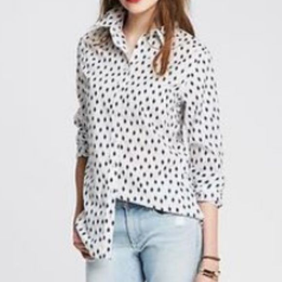 Banana Republic Tops - Banana Republic White & Navy Button Down Top